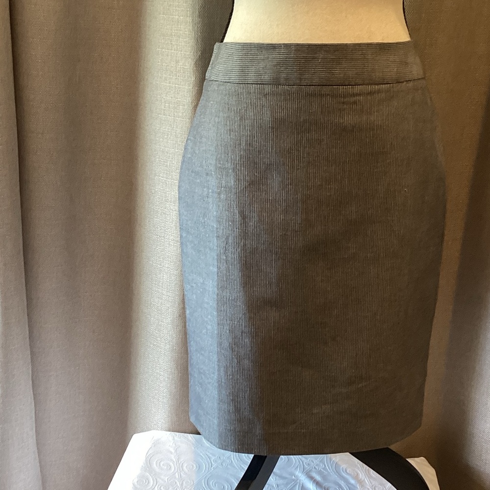 LOFT Classic Gray pinstripe Pencil Skirt, size 4.